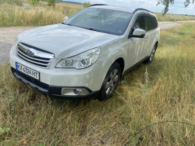 Белый Субару Аутбек, объемом двигателя 2.5 л и пробегом 270 тыс. км за 9500 $, фото 3 на Automoto.ua