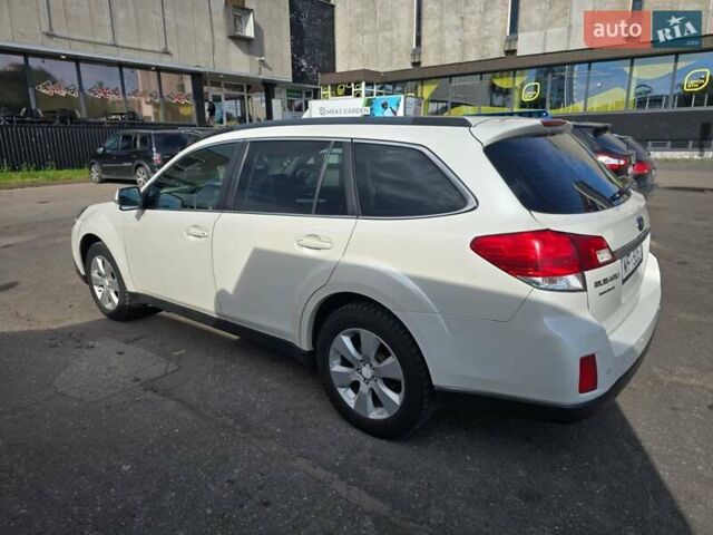 Білий Субару Аутбек, об'ємом двигуна 2.5 л та пробігом 290 тис. км за 6499 $, фото 4 на Automoto.ua