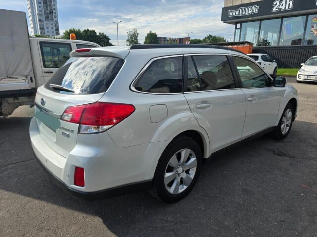 Білий Субару Аутбек, об'ємом двигуна 2 л та пробігом 290 тис. км за 6499 $, фото 2 на Automoto.ua