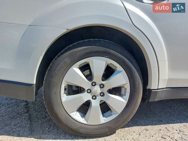 Белый Субару Аутбек, объемом двигателя 2.46 л и пробегом 194 тыс. км за 10300 $, фото 14 на Automoto.ua