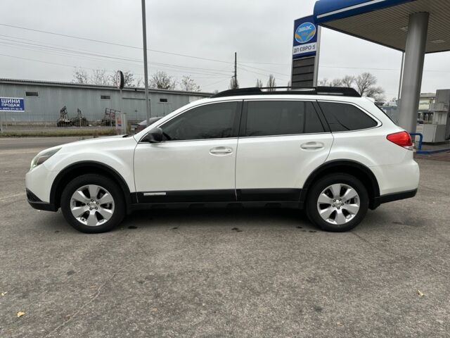 Белый Субару Аутбек, объемом двигателя 2.5 л и пробегом 205 тыс. км за 5999 $, фото 1 на Automoto.ua