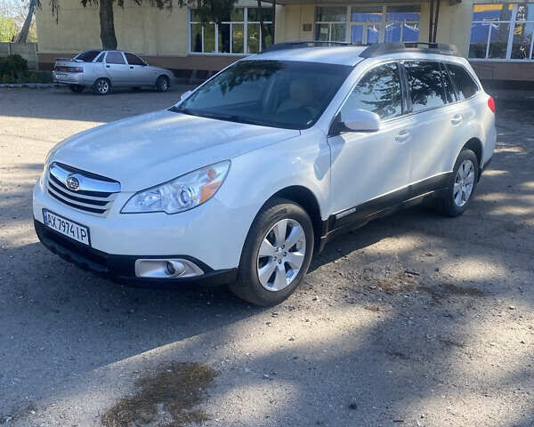 Белый Субару Аутбек, объемом двигателя 2.5 л и пробегом 95 тыс. км за 11300 $, фото 1 на Automoto.ua