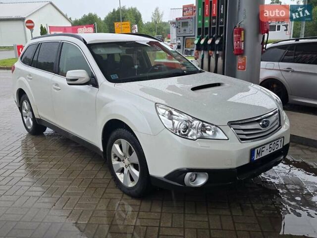 Білий Субару Аутбек, об'ємом двигуна 2.5 л та пробігом 290 тис. км за 6499 $, фото 2 на Automoto.ua