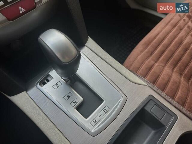 Белый Субару Аутбек, объемом двигателя 2.46 л и пробегом 200 тыс. км за 10900 $, фото 19 на Automoto.ua