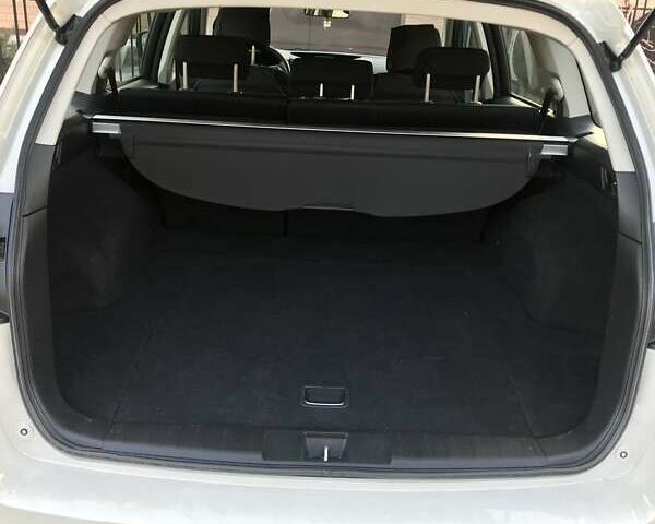 Белый Субару Аутбек, объемом двигателя 2.46 л и пробегом 189 тыс. км за 9100 $, фото 5 на Automoto.ua