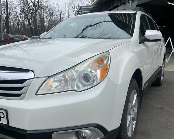 Білий Субару Аутбек, об'ємом двигуна 2.5 л та пробігом 96 тис. км за 9900 $, фото 4 на Automoto.ua