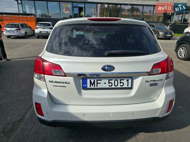 Білий Субару Аутбек, об'ємом двигуна 2.5 л та пробігом 290 тис. км за 6499 $, фото 5 на Automoto.ua