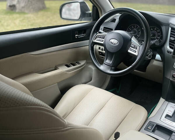 Білий Субару Аутбек, об'ємом двигуна 2.5 л та пробігом 96 тис. км за 9900 $, фото 10 на Automoto.ua