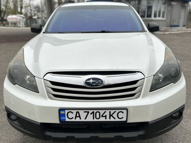 Белый Субару Аутбек, объемом двигателя 2.5 л и пробегом 205 тыс. км за 5999 $, фото 7 на Automoto.ua