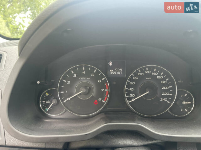 Білий Субару Аутбек, об'ємом двигуна 2.5 л та пробігом 360 тис. км за 10000 $, фото 5 на Automoto.ua