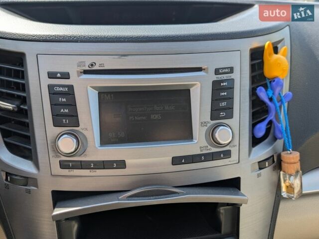 Білий Субару Аутбек, об'ємом двигуна 2.46 л та пробігом 296 тис. км за 10700 $, фото 4 на Automoto.ua