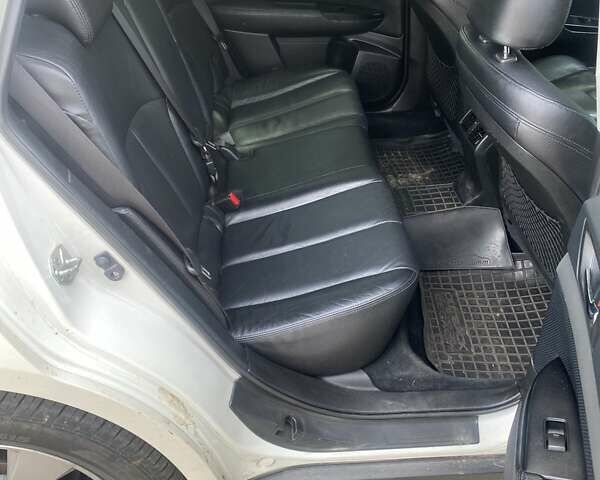 Білий Субару Аутбек, об'ємом двигуна 2.5 л та пробігом 270 тис. км за 9500 $, фото 6 на Automoto.ua