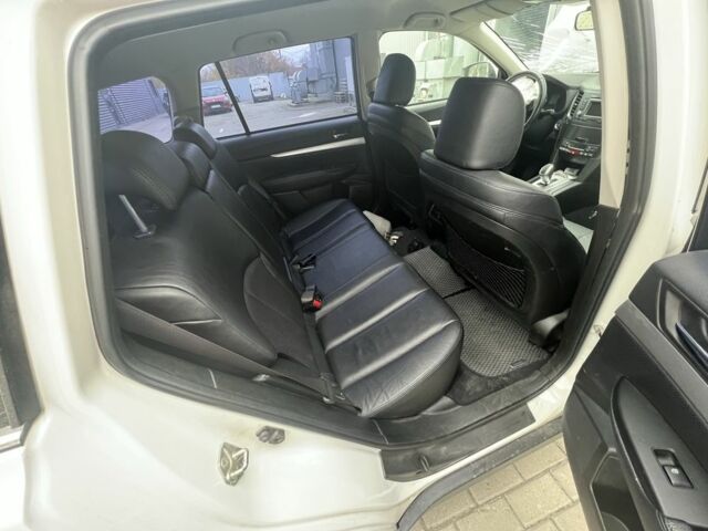 Белый Субару Аутбек, объемом двигателя 2.5 л и пробегом 175 тыс. км за 5000 $, фото 5 на Automoto.ua