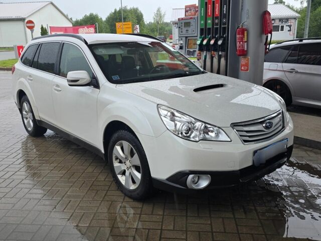 Білий Субару Аутбек, об'ємом двигуна 2 л та пробігом 290 тис. км за 6499 $, фото 6 на Automoto.ua