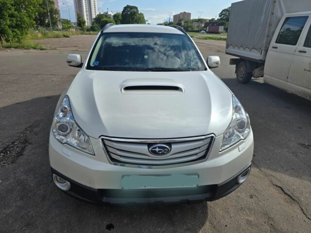 Білий Субару Аутбек, об'ємом двигуна 2 л та пробігом 290 тис. км за 6499 $, фото 1 на Automoto.ua