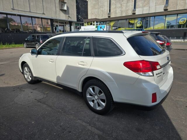 Білий Субару Аутбек, об'ємом двигуна 2 л та пробігом 290 тис. км за 6499 $, фото 4 на Automoto.ua