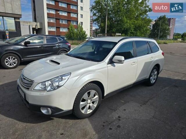 Білий Субару Аутбек, об'ємом двигуна 2.5 л та пробігом 290 тис. км за 6499 $, фото 3 на Automoto.ua