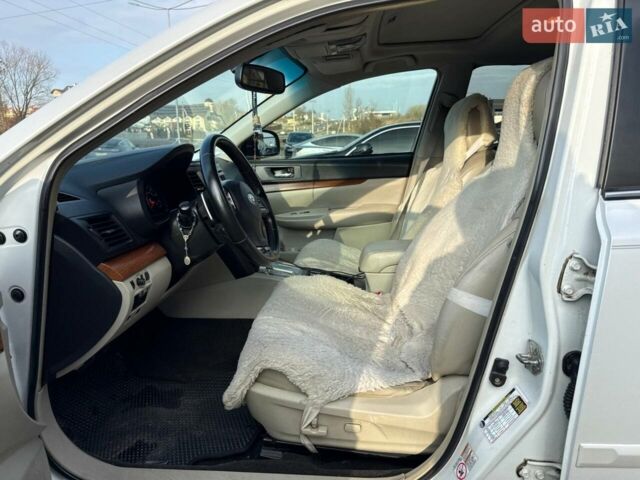 Білий Субару Аутбек, об'ємом двигуна 2.5 л та пробігом 254 тис. км за 11000 $, фото 9 на Automoto.ua