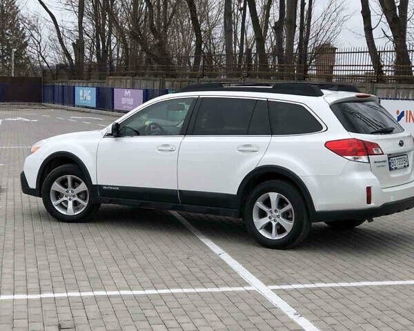 Белый Субару Аутбек, объемом двигателя 2.46 л и пробегом 156 тыс. км за 11000 $, фото 3 на Automoto.ua