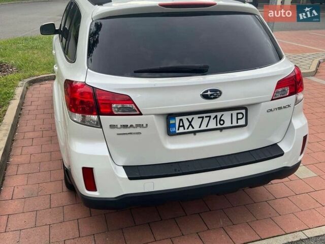 Белый Субару Аутбек, объемом двигателя 2.46 л и пробегом 223 тыс. км за 12000 $, фото 2 на Automoto.ua
