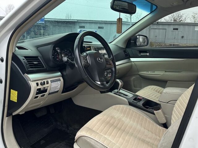 Белый Субару Аутбек, объемом двигателя 2.5 л и пробегом 205 тыс. км за 5999 $, фото 9 на Automoto.ua