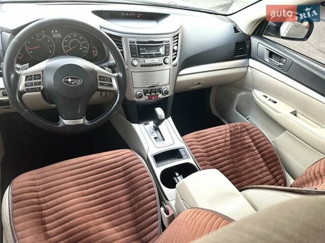 Белый Субару Аутбек, объемом двигателя 2.46 л и пробегом 200 тыс. км за 10900 $, фото 15 на Automoto.ua