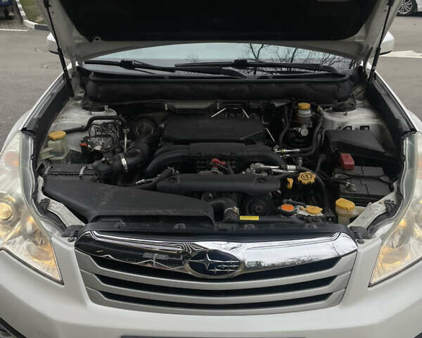 Білий Субару Аутбек, об'ємом двигуна 2.5 л та пробігом 96 тис. км за 9900 $, фото 25 на Automoto.ua