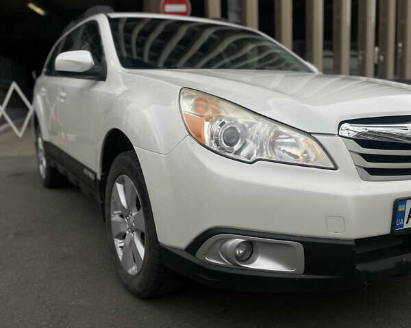 Білий Субару Аутбек, об'ємом двигуна 2.5 л та пробігом 96 тис. км за 9900 $, фото 5 на Automoto.ua