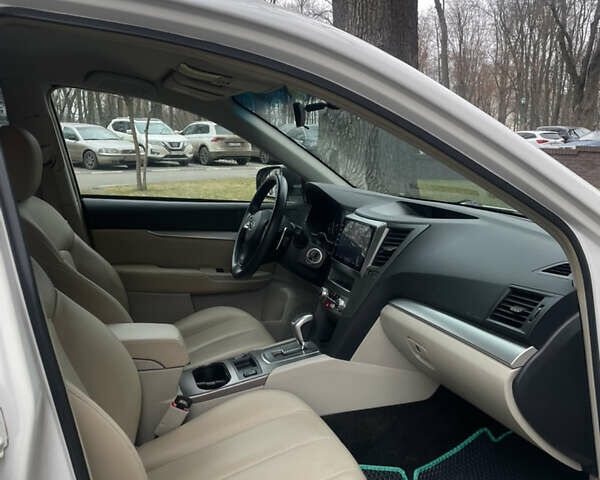 Белый Субару Аутбек, объемом двигателя 2.5 л и пробегом 153 тыс. км за 9399 $, фото 18 на Automoto.ua