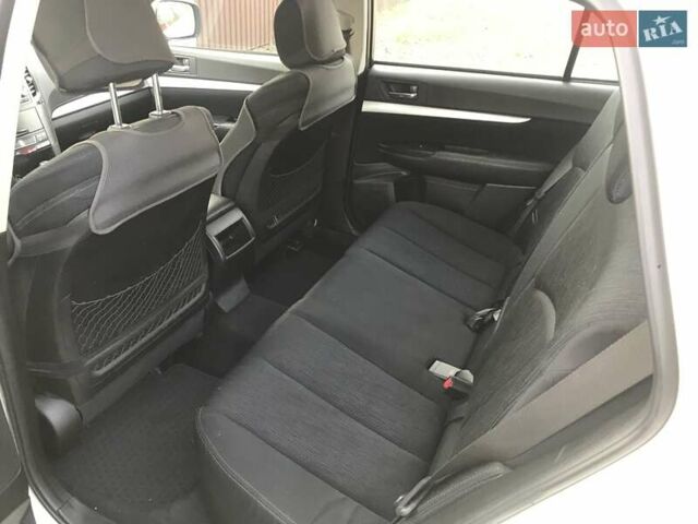 Белый Субару Аутбек, объемом двигателя 2.46 л и пробегом 189 тыс. км за 9100 $, фото 7 на Automoto.ua