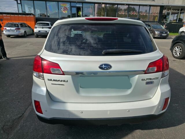 Білий Субару Аутбек, об'ємом двигуна 2 л та пробігом 290 тис. км за 6499 $, фото 3 на Automoto.ua