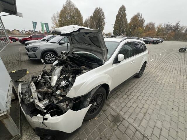 Белый Субару Аутбек, объемом двигателя 2.5 л и пробегом 175 тыс. км за 5000 $, фото 4 на Automoto.ua