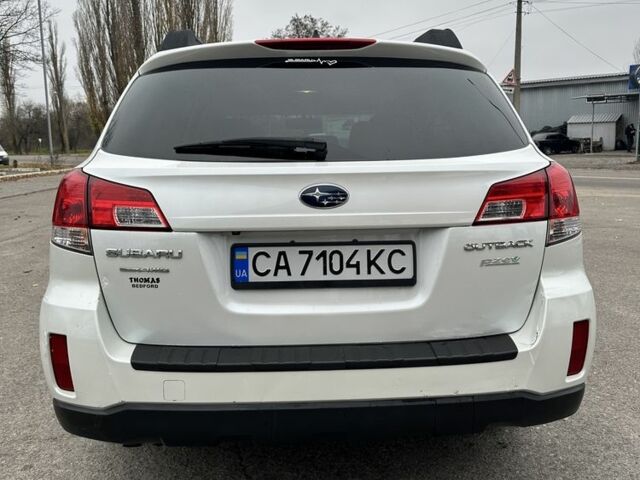 Белый Субару Аутбек, объемом двигателя 2.5 л и пробегом 205 тыс. км за 5999 $, фото 3 на Automoto.ua