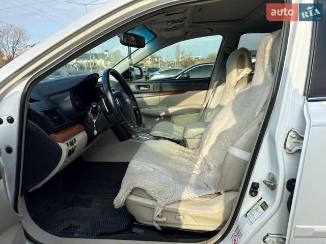 Білий Субару Аутбек, об'ємом двигуна 2.5 л та пробігом 254 тис. км за 11000 $, фото 9 на Automoto.ua