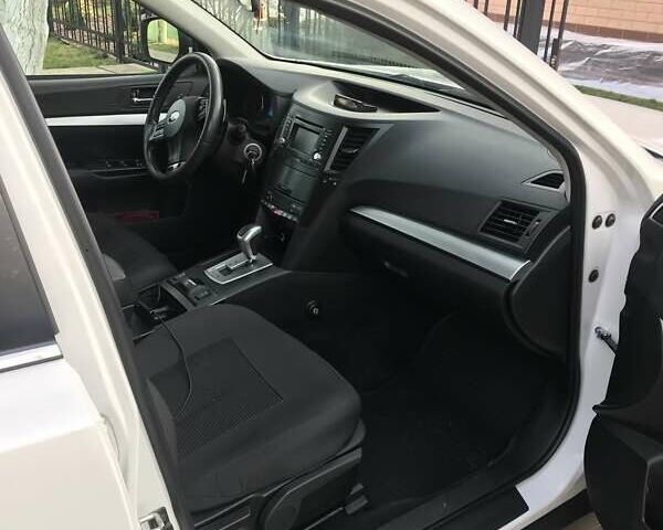 Белый Субару Аутбек, объемом двигателя 2.46 л и пробегом 189 тыс. км за 9100 $, фото 8 на Automoto.ua