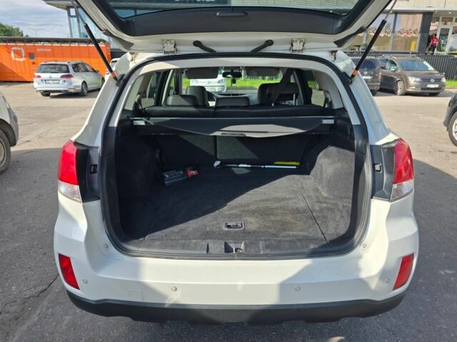 Білий Субару Аутбек, об'ємом двигуна 2 л та пробігом 290 тис. км за 6499 $, фото 9 на Automoto.ua