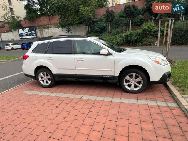 Белый Субару Аутбек, объемом двигателя 2.46 л и пробегом 223 тыс. км за 12000 $, фото 1 на Automoto.ua