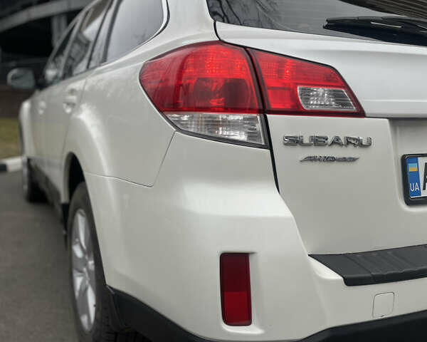 Белый Субару Аутбек, объемом двигателя 2.5 л и пробегом 153 тыс. км за 9399 $, фото 8 на Automoto.ua