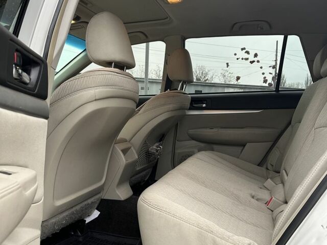 Белый Субару Аутбек, объемом двигателя 2.5 л и пробегом 205 тыс. км за 5999 $, фото 14 на Automoto.ua