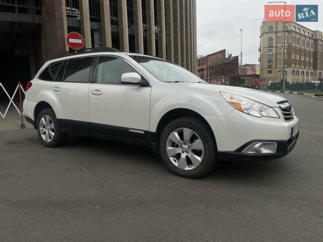 Белый Субару Аутбек, объемом двигателя 2.5 л и пробегом 153 тыс. км за 9399 $, фото 6 на Automoto.ua