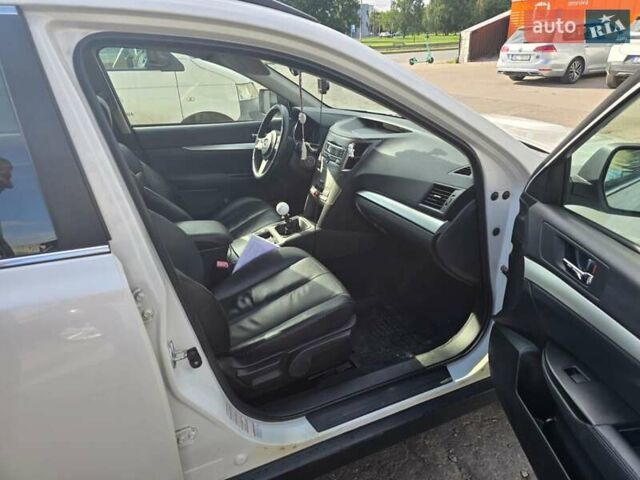 Білий Субару Аутбек, об'ємом двигуна 2.5 л та пробігом 290 тис. км за 6499 $, фото 12 на Automoto.ua