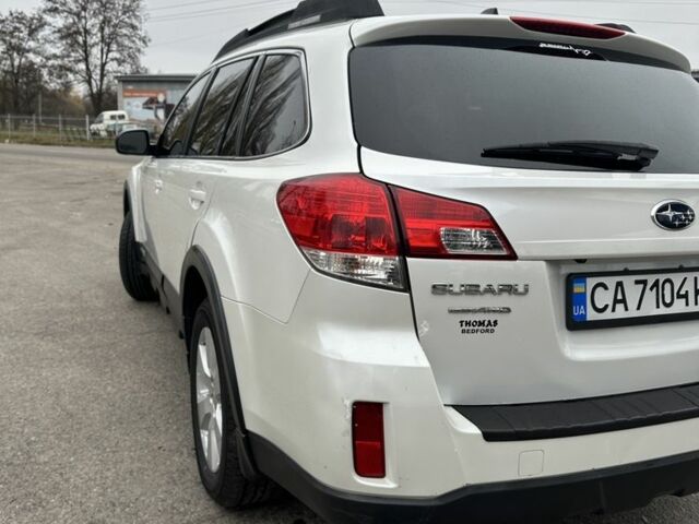 Белый Субару Аутбек, объемом двигателя 2.5 л и пробегом 205 тыс. км за 5999 $, фото 2 на Automoto.ua