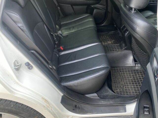 Белый Субару Аутбек, объемом двигателя 2.5 л и пробегом 270 тыс. км за 9500 $, фото 5 на Automoto.ua