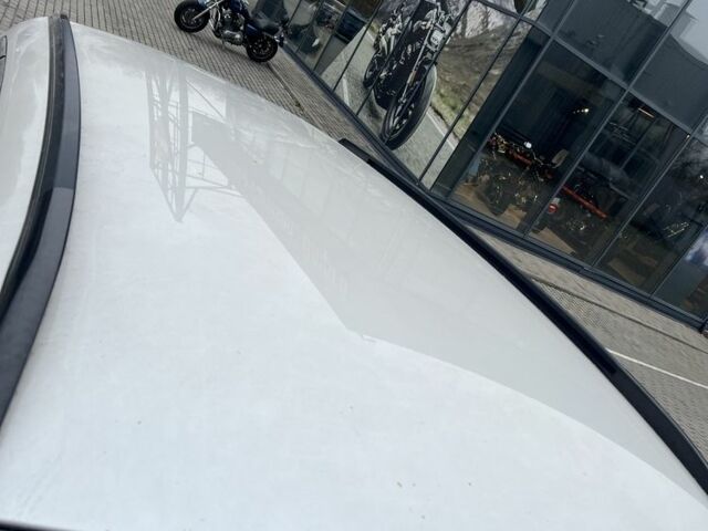 Белый Субару Аутбек, объемом двигателя 2.5 л и пробегом 175 тыс. км за 5000 $, фото 1 на Automoto.ua