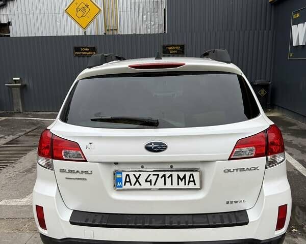 Белый Субару Аутбек, объемом двигателя 2.46 л и пробегом 220 тыс. км за 11499 $, фото 1 на Automoto.ua
