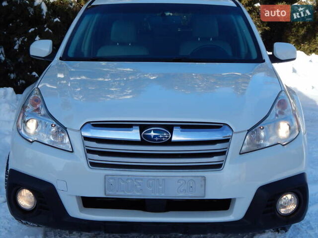 Белый Субару Аутбек, объемом двигателя 2.5 л и пробегом 240 тыс. км за 9990 $, фото 7 на Automoto.ua