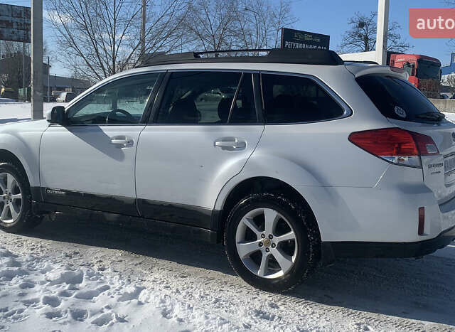 Белый Субару Аутбек, объемом двигателя 2.5 л и пробегом 246 тыс. км за 9500 $, фото 13 на Automoto.ua