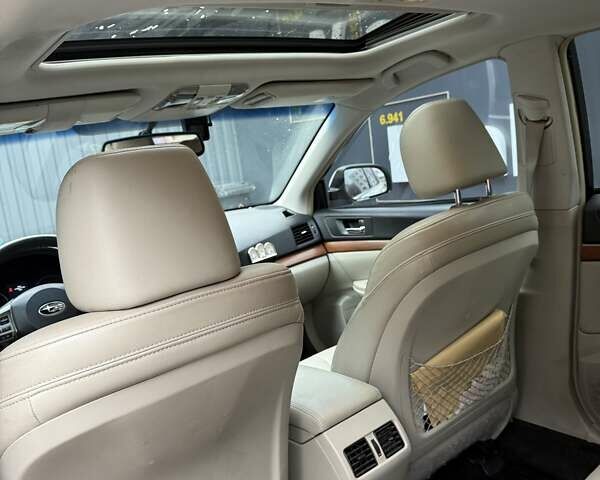 Білий Субару Аутбек, об'ємом двигуна 2.46 л та пробігом 220 тис. км за 12499 $, фото 8 на Automoto.ua