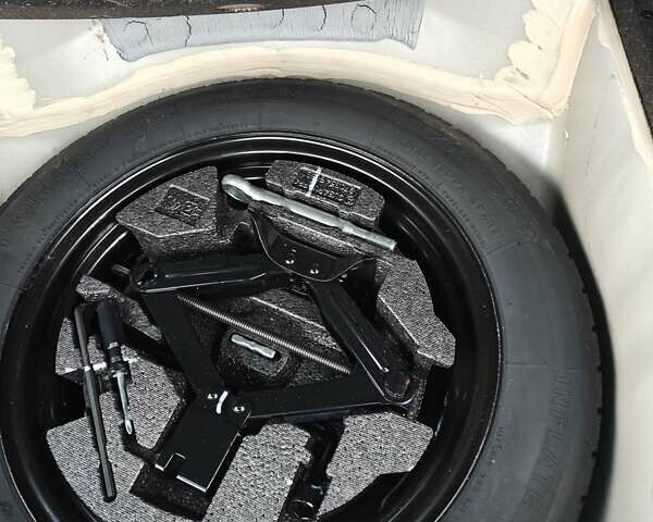 Білий Субару Аутбек, об'ємом двигуна 2.46 л та пробігом 320 тис. км за 7900 $, фото 5 на Automoto.ua