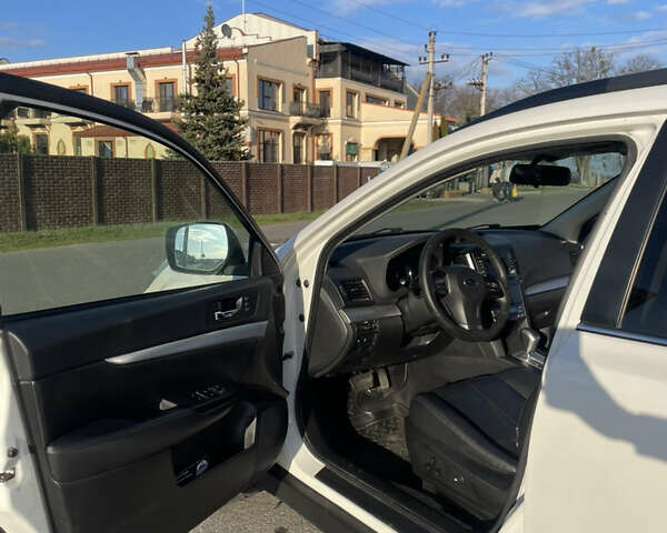 Білий Субару Аутбек, об'ємом двигуна 2.5 л та пробігом 190 тис. км за 10000 $, фото 18 на Automoto.ua